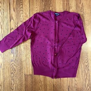Cable & Gauge 3/4 sleeve maroon cardigan w/polka dots